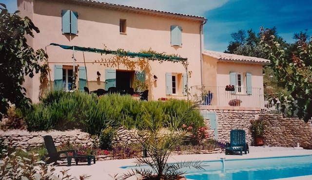 Beautiful Provençal farmhouse with private pool