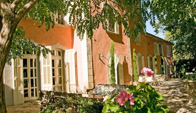 Beautiful Provençal manor house in award winning vineyard