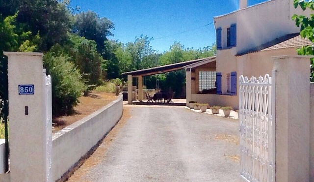 Beautiful Provençal house with great swimming-pool