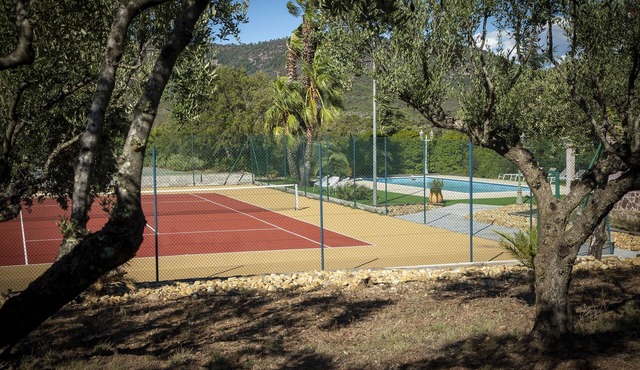 Beautiful provencal house in the heart of the Esterel with pool, tennis