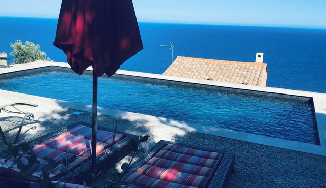 BEAUTIFUL PROVENCAL VILLA, EXCEPTIONAL SEA VIEW OF THE ISLANDS, PRIVATE POOL
