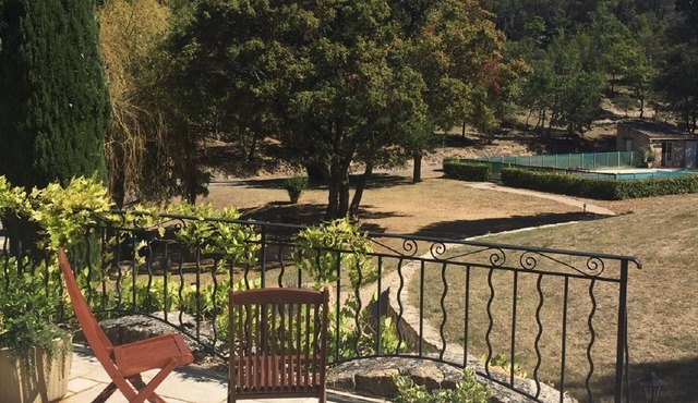 Beautiful Provencal estate ideal for family celebrations or groups of friends.