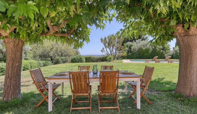 Beautiful Provencal house with swimming pool