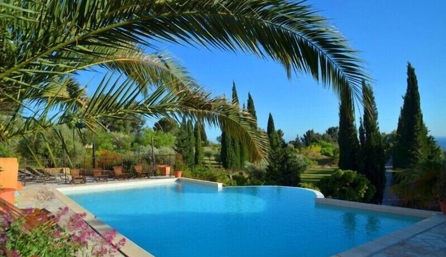 Beautiful Provencal house, 100m². Magnificent sea view, Swimming pool, Spa, Golf