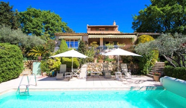 Beautiful Provencal house with private pool in picturesque village not far from the sea