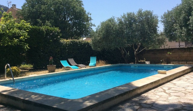 Beautiful Provencal house, French billiards and swimming pool - 8 people