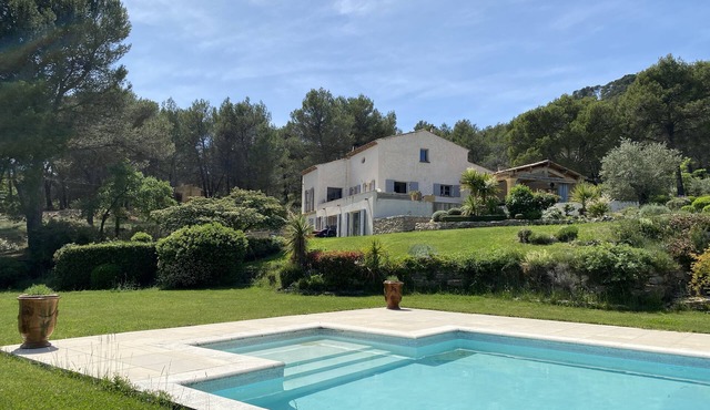 Beautiful Provencal house with magnificent view of pool and garden