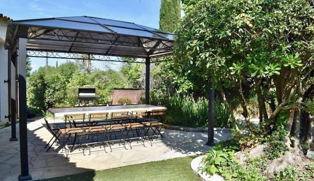 Beautiful Provencal Villa on one Level - Walking to the Village - 12 People