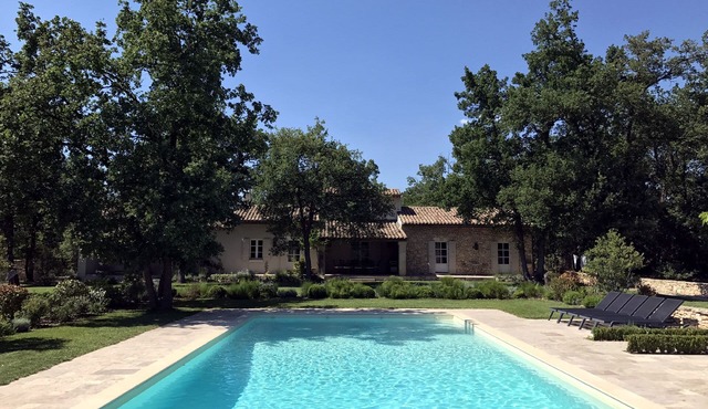 Beautiful Provence House in the Luberon - Heated Swimming Pool & Large Gardens.