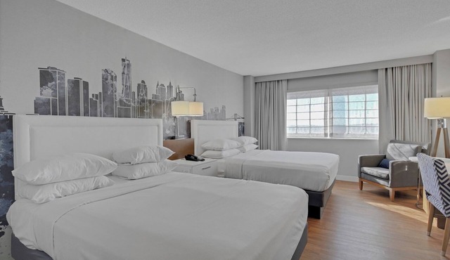 Beautiful Q/Q Hotel Rooms