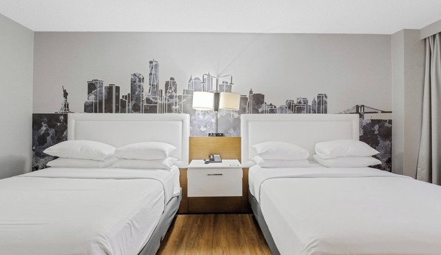 Beautiful Q/Q Hotel Rooms