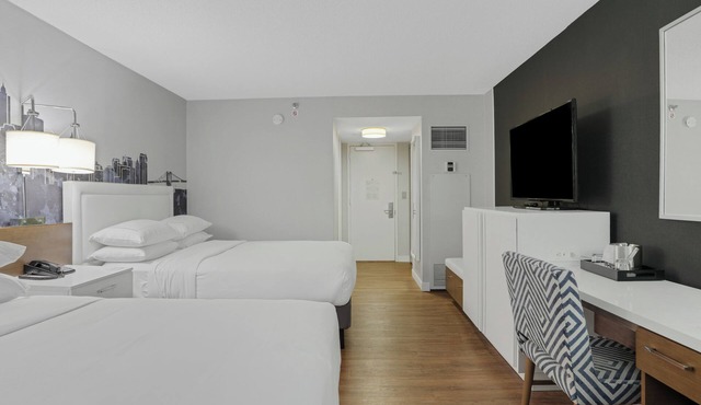 Beautiful Q/Q Hotel Rooms