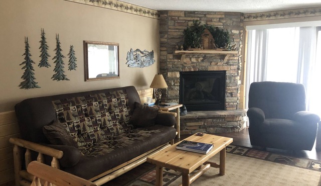 Beautiful Quadna Mountain Townhouse w/ Hill Lake Beach, Access & DOCK!