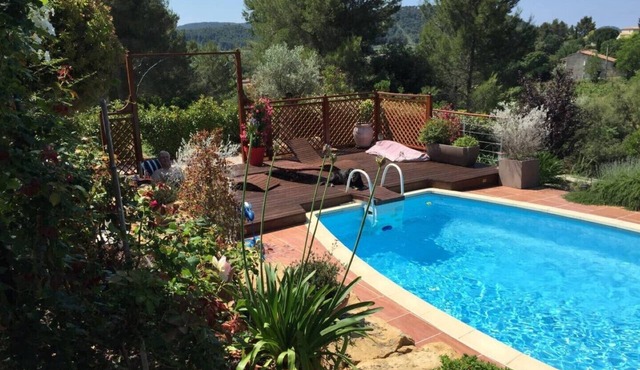 Beautiful quiet Bastide with swimming pool and landscaped garden