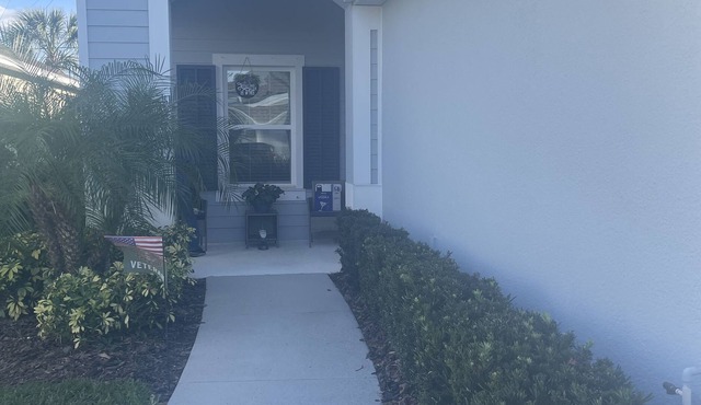 Beautiful, quiet 2/2 villa in gated community.
