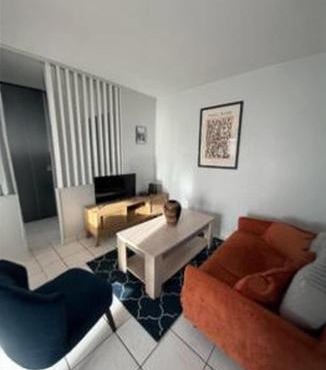 Beautiful, quiet, and sunny apartment