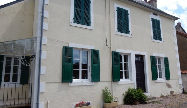 Beautiful, quiet, Burgundy village location close to local amenities.