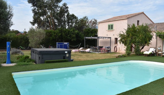 Beautiful, quiet, comfortable house with pool for family holidays