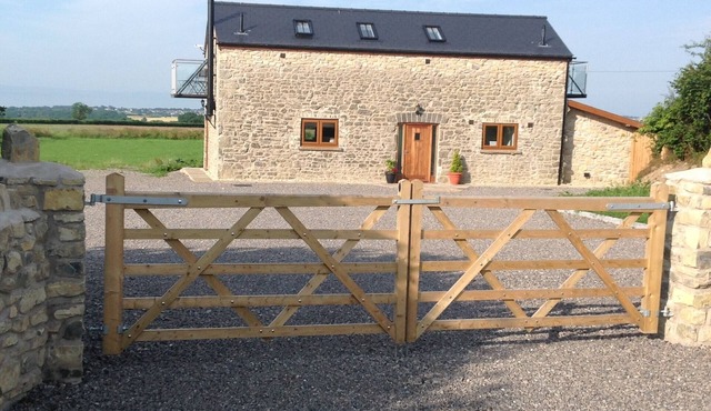 Beautiful Quiet Cottage Dog Friendly Near Cowbridge and Cardiff