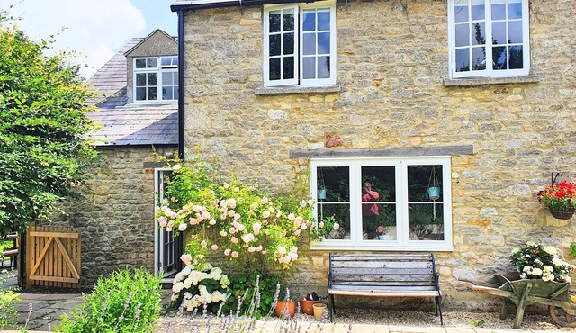 Beautiful, Quiet, Countryside Cottage in the foothills of the Cotswolds