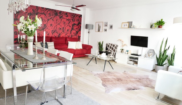 beautiful, quiet, great apt downtown, near the beach. Ask for parking