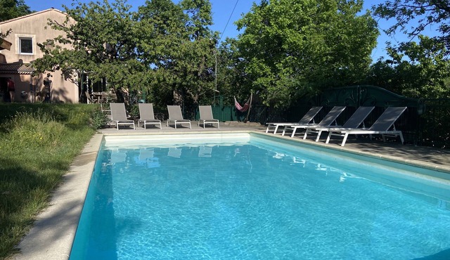 Beautiful, quiet property with swimming pool and stone outbuilding + air conditioning