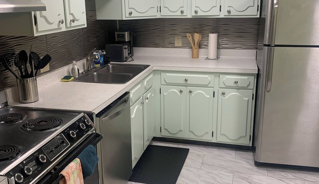 Beautiful- Quiet -Secure 2-bedroom condo with AC in charming Battle Creek