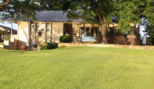 Beautiful, quiet, spacious, comfortable and fun home with LAKE & RIVER access!