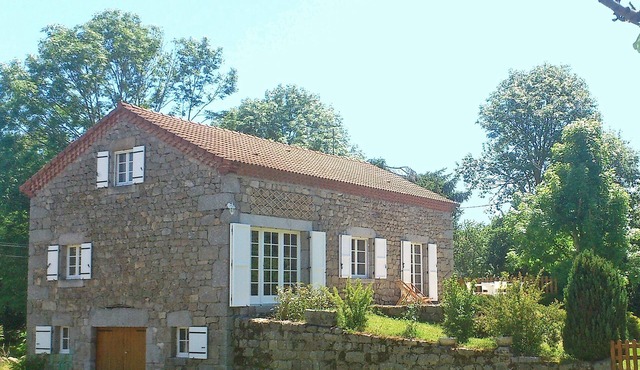 Beautiful quiet stone house in peaceful hamlet in Auvergne