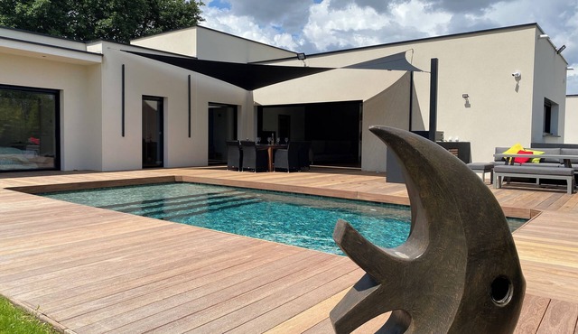 Beautiful, quiet villa with swimming pool