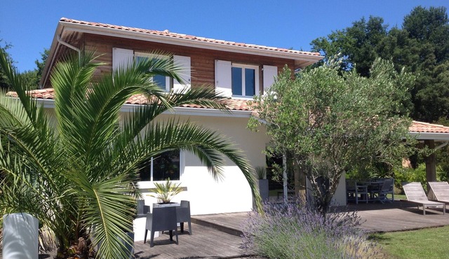 Beautiful quiet villa 160m2. 6P. 1.8 km beach on foot or by bike!