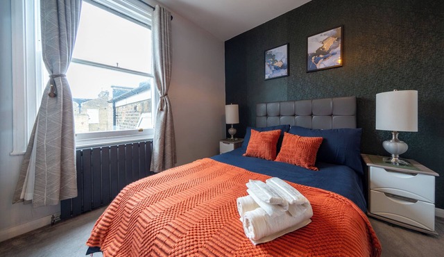 Beautiful & Quite 2-Bedroom Home - Minutes to Central London