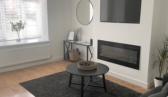 Beautiful quite 3 bedroom sleep 5 fully functioning home