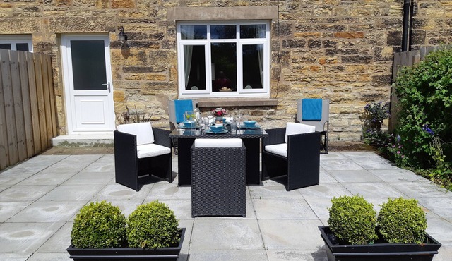 Beautiful renovated Stone Cottage with enclosed Garden and Free Wifi.