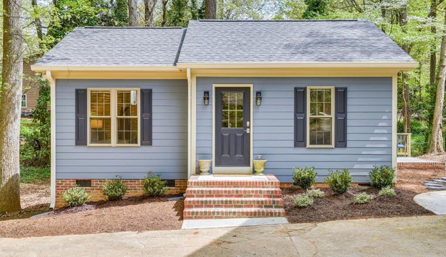 Beautiful Raleigh Cottage Rental 5 Mi to Downtown