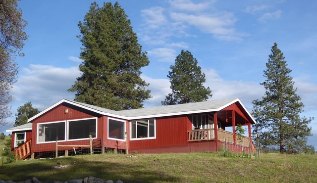 Beautiful ranch and new house in Okanogan Highlands - 15 minutes from Oroville