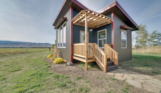 Beautiful Ranch Cottage - 45 Mi to Yellowstone NP!