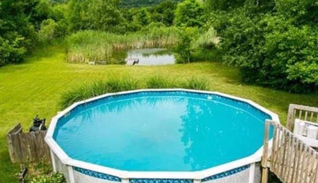 Beautiful ranch style home. Mountain View. 1 apartment. Hot tub. Chicken eggs.