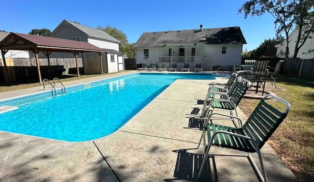 Beautiful Ranch Style House With Pool