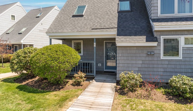 Beautiful RARE 3 bedrooms condo near the ocean