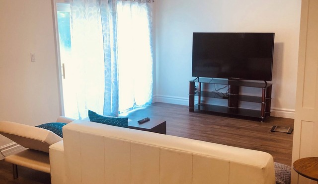 BeAuTiFuL RaVen property near the Lake