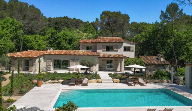 Beautiful renovated provencal villa with pool and pétanque court