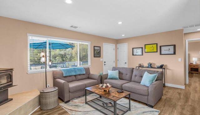 BEAUTIFUL RECENTLY RENOVATED PEACEFUL 3 BED HOME