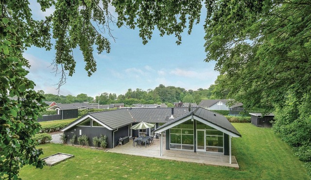 Beautiful recreational house with plenty of space even for 2 families.