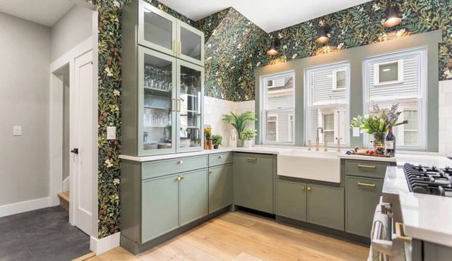 Beautiful redone home in the heart of Holland. Walk to Hope College + Downtown. Easy drive to beaches and trails.