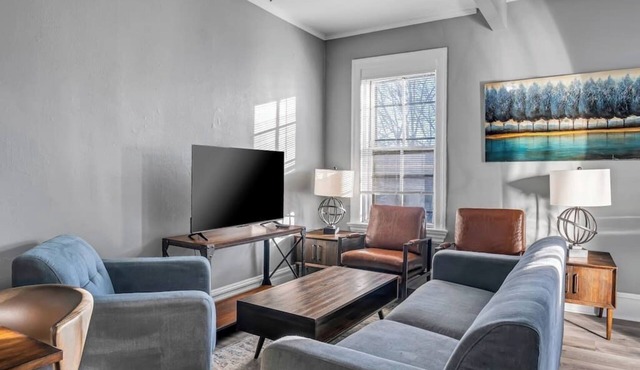 Beautiful, Rehabbed Unit in Shaw Community 4228a