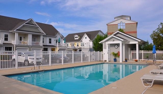 Beautiful Rehoboth Beach Townhouse w/Pool Sleeps 8