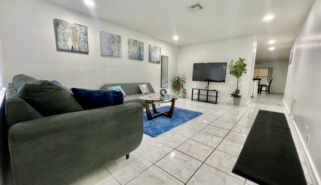 Beautiful Relaxing 3 Bedroom & 2 Bathroom Home