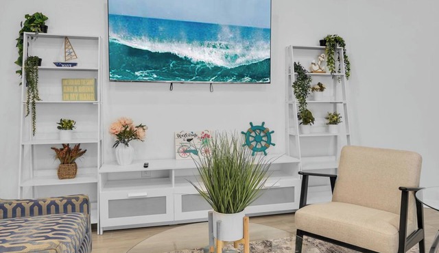 Beautiful relaxing and Spacious 3 bedroom 2 bathhouse close to the beach,