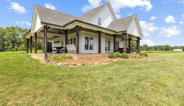 Beautiful Relaxing House w a private lake joining the Mammoth Cave National Park